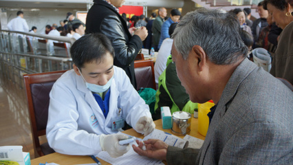 浦東新區(qū)周浦醫(yī)院舉辦2016年“世界糖尿病日”健康咨詢活動(dòng)